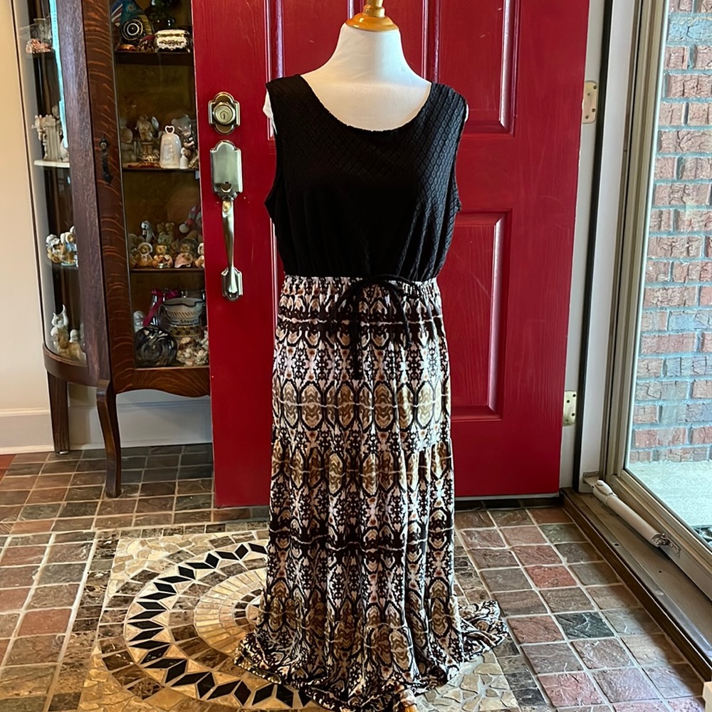 Sleeveless Black and Tan dress with black shrug sweater